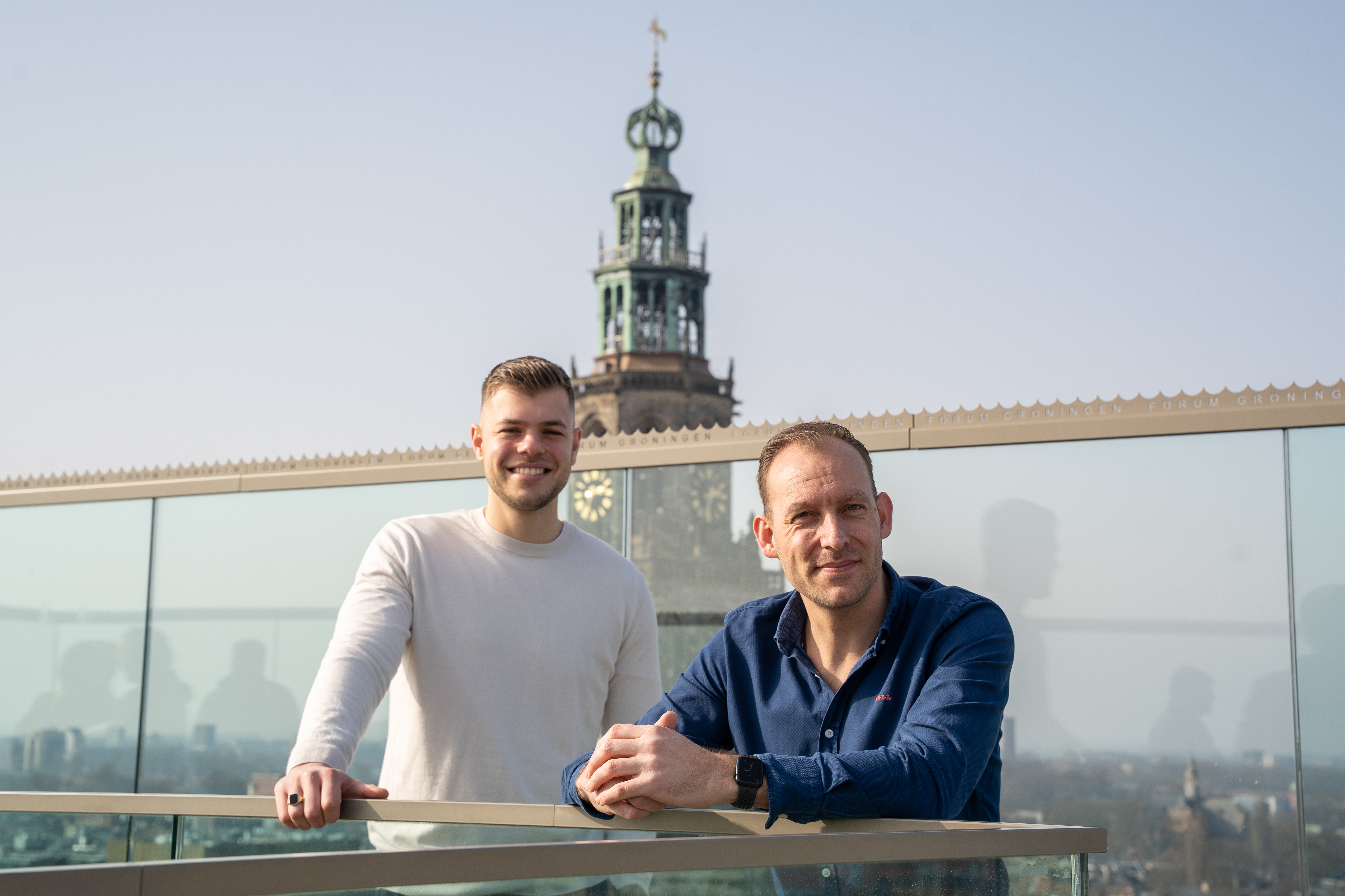 Erwin en Frank lopend door Groningen